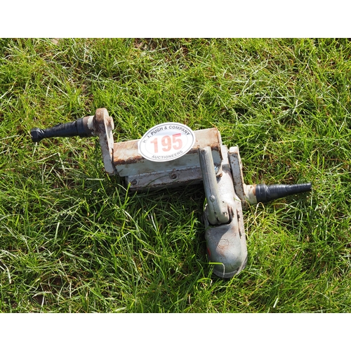 2006 - Stub axle