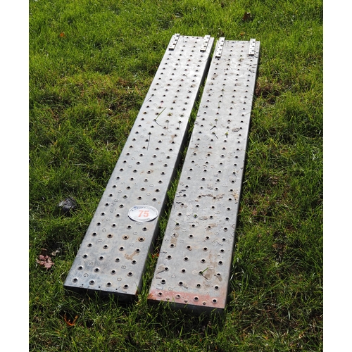 75 - Pair of 6ft loading ramps