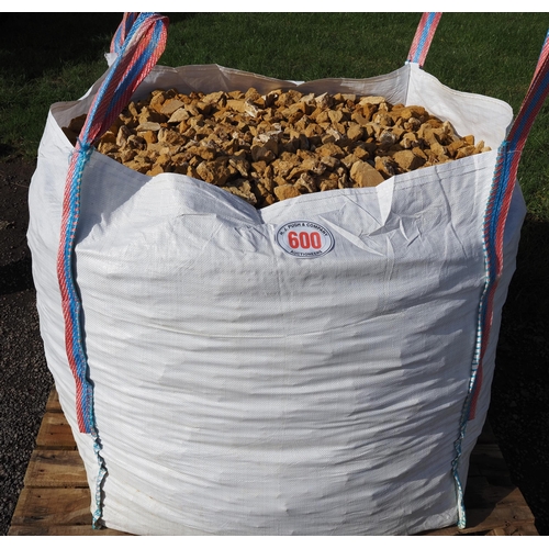 600 - Bag of Cotswold stone chippings