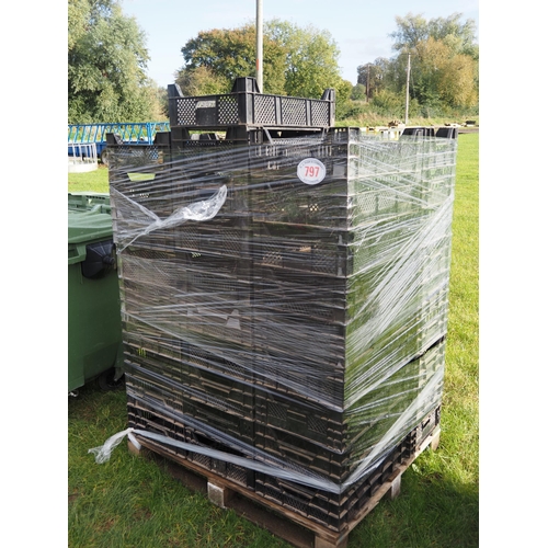 797 - Pallet of stacking trays