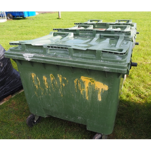 798 - Large wheelie bins - 3