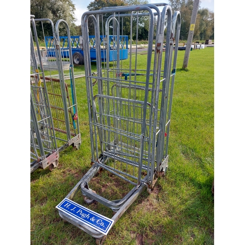 1517 - Caged trolleys - 2