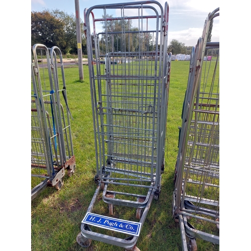 1520 - Caged trolleys - 2