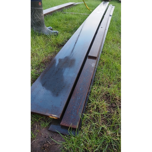 1495 - Mixed flat steel lengths average 4.5m - 7