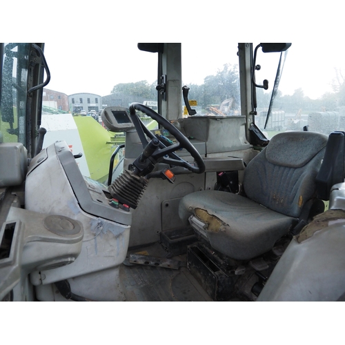 1615 - Fendt Vario Favorit 926 tractor. Showing 8864 hours, 50k, runs and drives. Reg. NT02 PPF