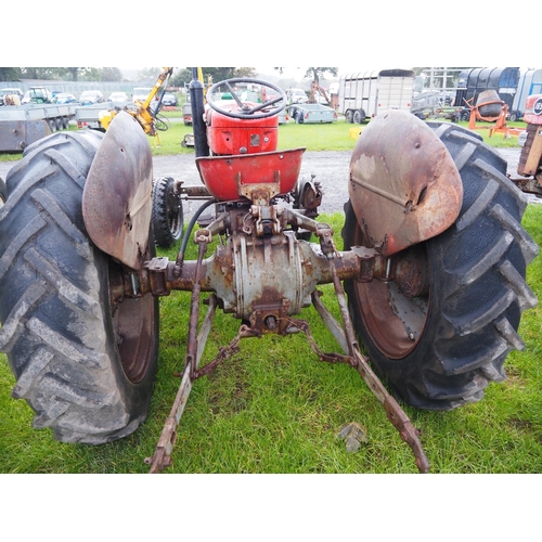 1641 - Massey Ferguson 65 tractor. Runs and drives. Requires new battery. Serial no. SNY515642. Reg. UAM 88... 