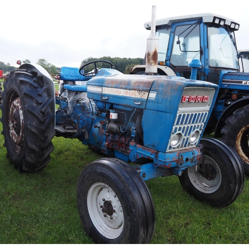 1647 - Ford 4000 tractor. Runs and drives. Showing 5226 hours. Reg. RWL 362M. Key in office