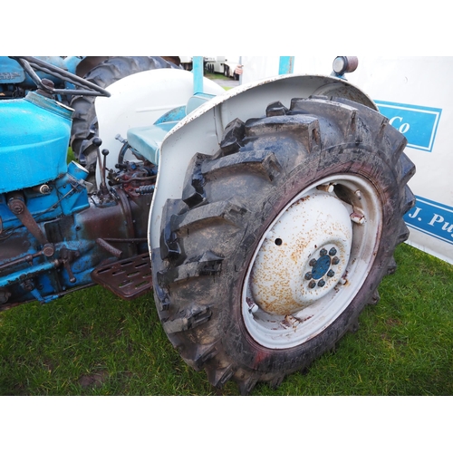 1648 - Ford Super Dexta tractor. Runs and drives, showing 7279 hours. C/w roll bar. Key in office