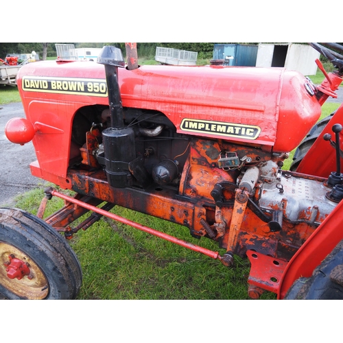 1653 - David Brown 950 tractor. Runs and drives