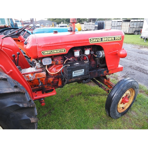 1653 - David Brown 950 tractor. Runs and drives