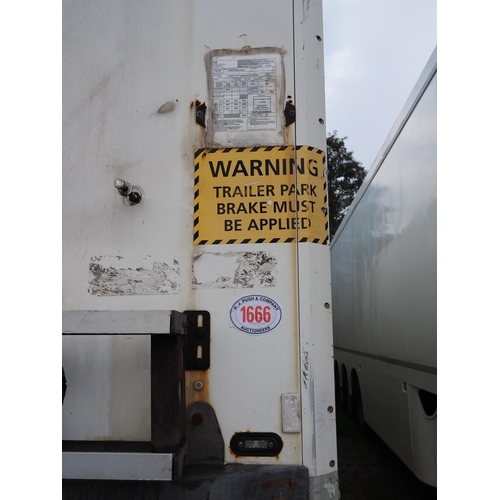 1666 - Artic insulated triaxle trailer 45ft. Test until Nov 24. Test certificate in office