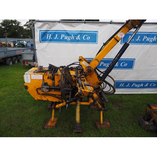 1704 - Bomford B577 hedge trimmer