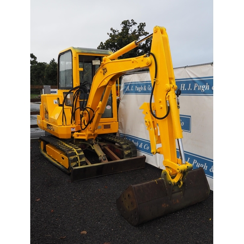 1719 - JCB 803 Plus tracked digger, 2000. Showing 6095 hours, runs and drives, resprayed. Key in office