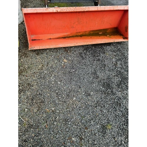 1675 - Kubota front bucket