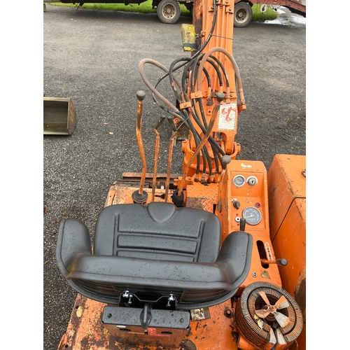 1718E - Kubota KH-14 mini digger. 3 Cylinder diesel. Runs and drives. Showing 7348 hours. Key in office