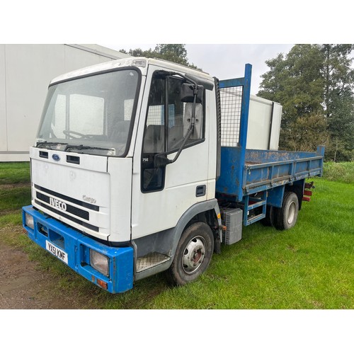 1664 - Ford Iveco Cargo 75E tipper lorry. Runs and drives. Tip bed in working order. Showing 151,661 km. Re... 