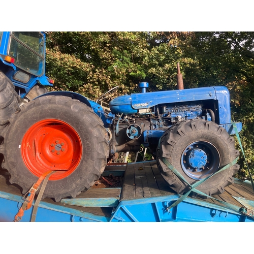 1679 - Fordson Major 4WD tractor. 6 Cylinder, runs well, good tyres. High rise pto Fitted with raised pto. ... 