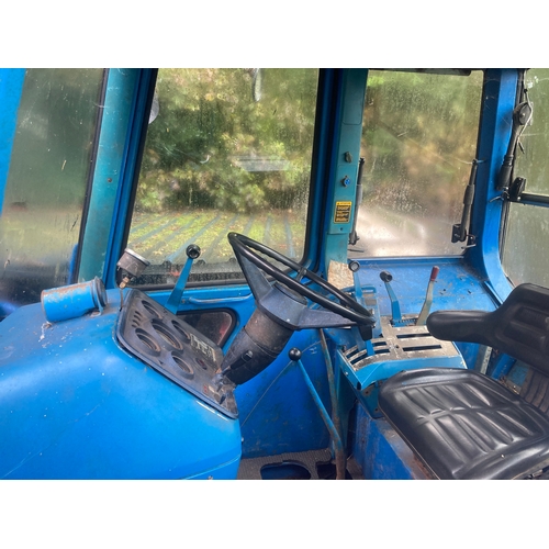 1680 - Ford 8200 tractor. Dual power, runs well, good tyres. V5