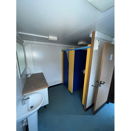 1682 - Portacabin site office with toilets 7.48 x 3.27 x 2.57m