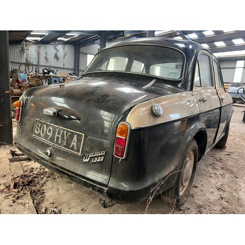 81 - Wolseley 1500 5 door saloon. 1960. Petrol. 1498cc. Red and cream leather interior. 47012 Miles showi... 