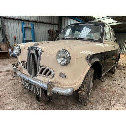 81 - Wolseley 1500 5 door saloon. 1960. Petrol. 1498cc. Red and cream leather interior. 47012 Miles showi... 