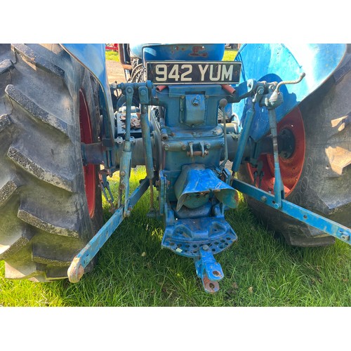 1679 - Fordson Major 4WD tractor. 6 Cylinder, runs well, good tyres. High rise pto Fitted with raised pto. ... 