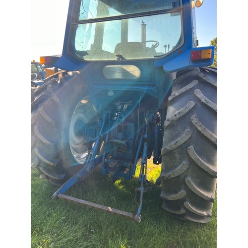 1680 - Ford 8200 tractor. Dual power, runs well, good tyres. V5