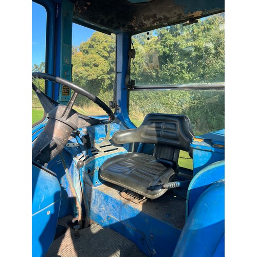 1680 - Ford 8200 tractor. Dual power, runs well, good tyres. V5