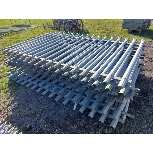 1522 - Palisade fencing 9ft wide x 6ft high - 10