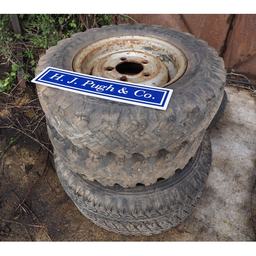 19 - Land rover wheels and tyres 7.50-16 - 2 + 2