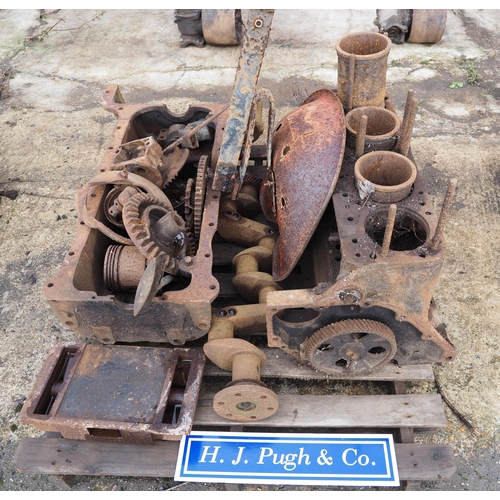 27 - Allis Chalmers 4 Cylinder engine spares