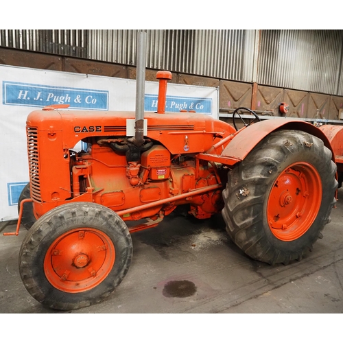 91 - Case LA tractor. Engine is free. Fitted with pto