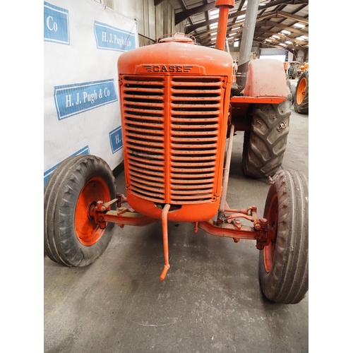 91 - Case LA tractor. Engine is free. Fitted with pto