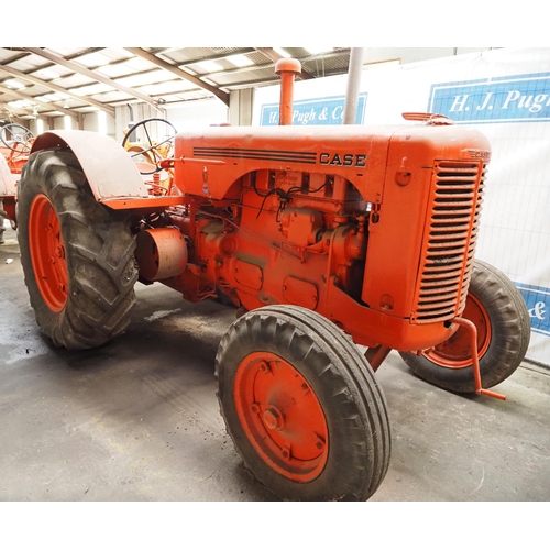 91 - Case LA tractor. Engine is free. Fitted with pto