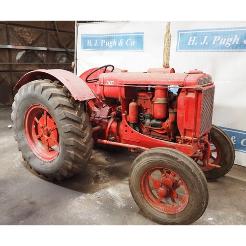 92 - International W-14 Tractor. Engine is free. Fitted with PTO