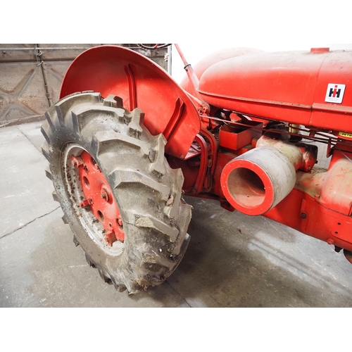 93 - International W-4 Standard tractor. Engine is free. Fitted with good tyres, pto and drawbar