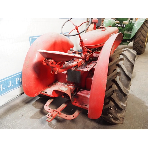 93 - International W-4 Standard tractor. Engine is free. Fitted with good tyres, pto and drawbar