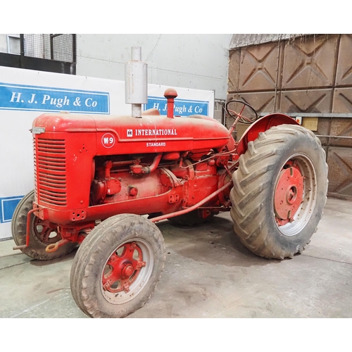 94 - International W-9 Standard tractor. Engine is free. Fitted with Hesford winch. Originally Supplied b... 