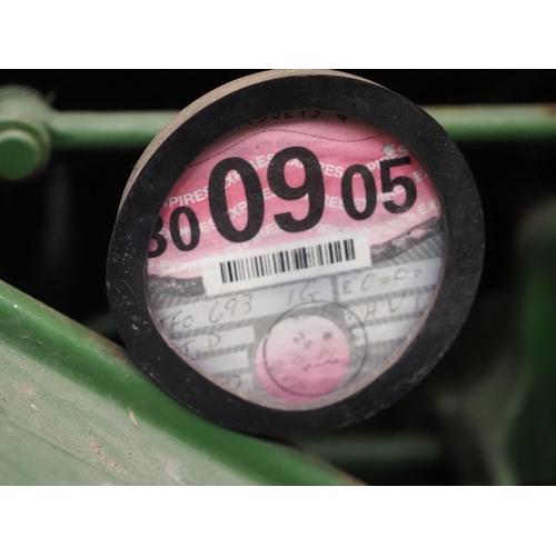 96 - John Deere 830 Diesel tractor. 1958. 
SN. 8301152. Fitted with power steering, auxiliary pipes, good... 