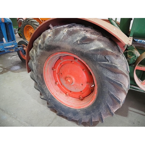 98 - Oliver 90 Tractor. Engine is free. Good front tyres. S/n 511531C66