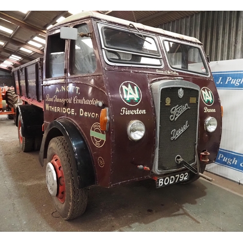 121 - Foden DG Gardner 5LW 3 Way tipper lorry. 1935/36. Runs and drives. 1999CC. Chassis  No-17162.
This l... 