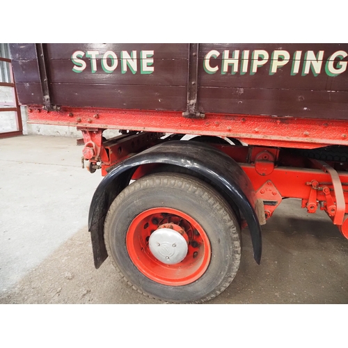 121 - Foden DG Gardner 5LW 3 Way tipper lorry. 1935/36. Runs and drives. 1999CC. Chassis  No-17162.
This l... 