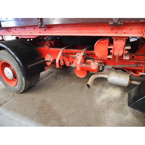 121 - Foden DG Gardner 5LW 3 Way tipper lorry. 1935/36. Runs and drives. 1999CC. Chassis  No-17162.
This l... 