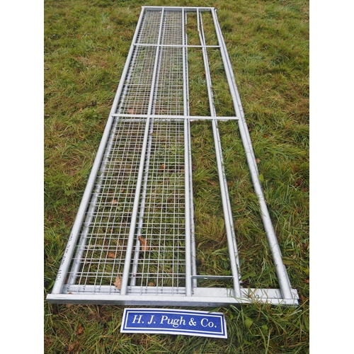 112 - Half mesh gates 15ft - 2