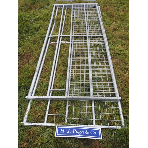 117 - Half mesh gates 9ft - 1 + 10ft - 1