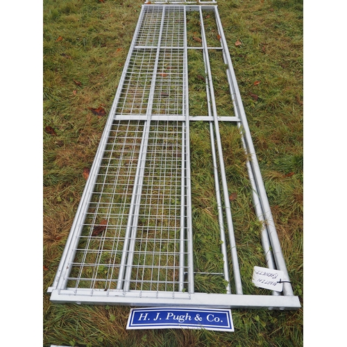 125 - Half mesh gates 14ft - 2