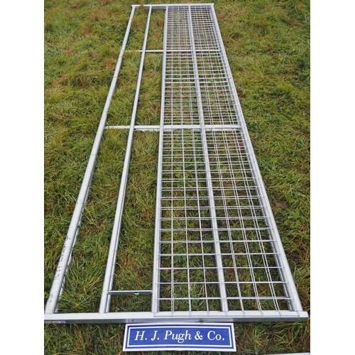 129 - Half mesh gates 14ft - 2