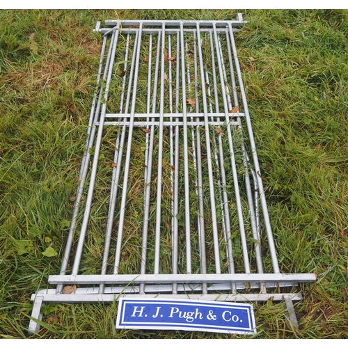 181 - Galvanised lambing hurdles 6ft - 3