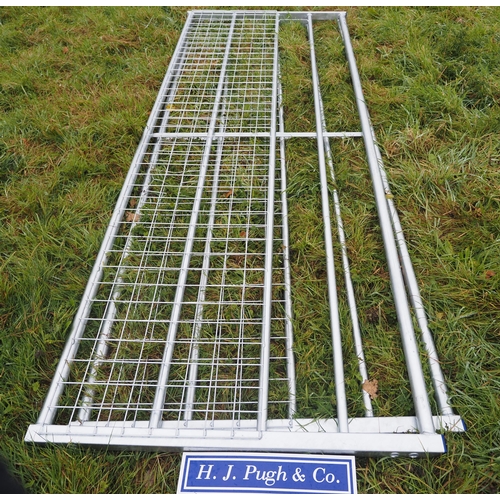 182 - Half mesh gates 10ft - 2