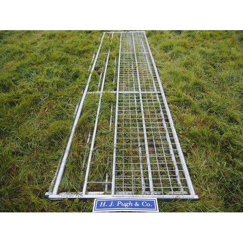 227 - Half mesh gates 15ft - 2